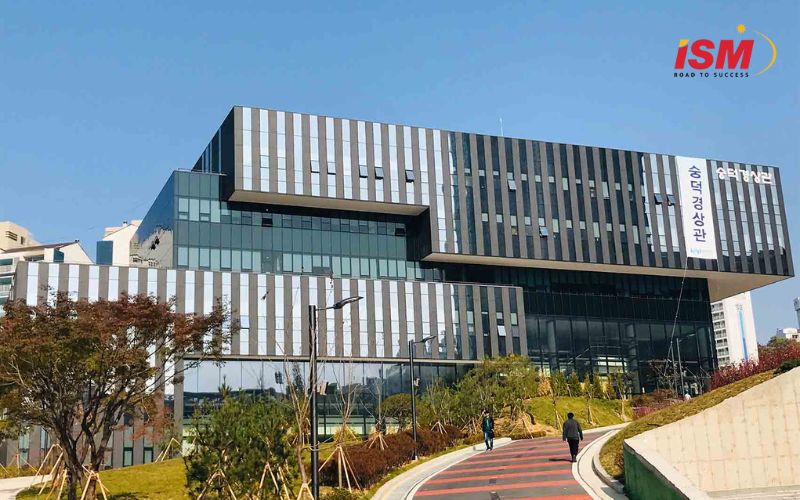Mức học phí phụ thuộc vào loại trường (công lập hay tư thục), chương trình học (tiếng Hàn hay chuyên ngành)