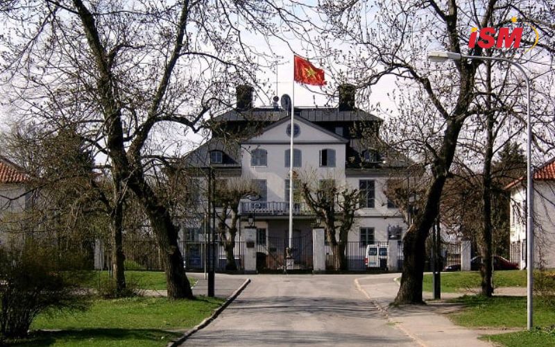 Đại sứ quán là cơ quan ngoại giao chính thức đại diện cho một quốc gia tại một quốc gia khác. 