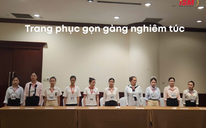 Trang phục gọn gàng nghiêm túc