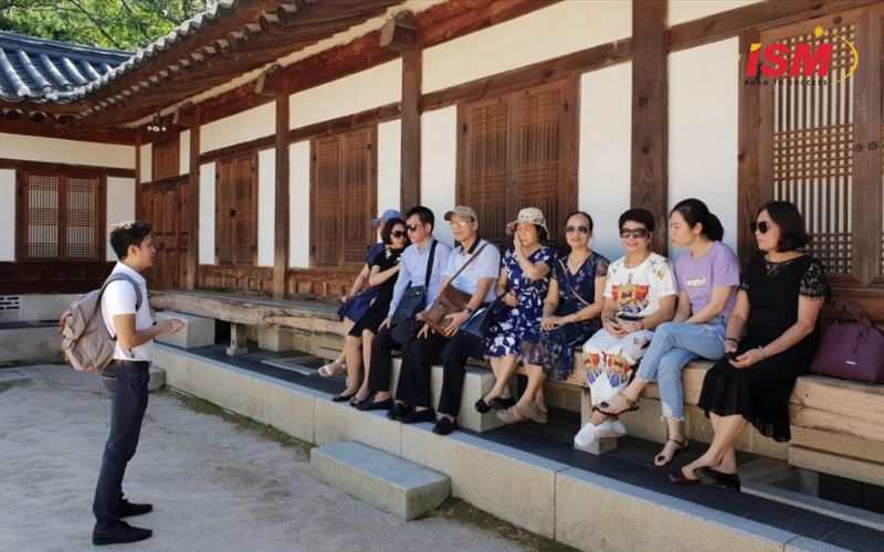 Du học Hàn Quốc ngành du lịch - Hướng dẫn viên du lịch