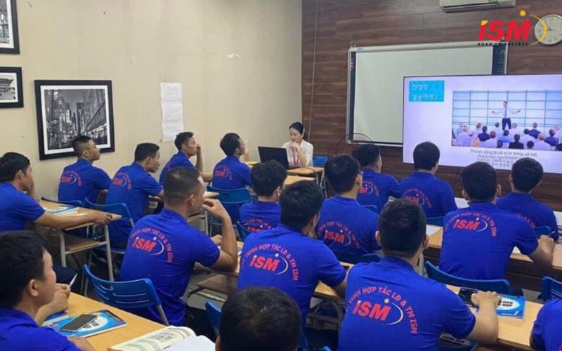 Người lao động được học tiếng tạt trung tâm tiếng Hàn của công ty